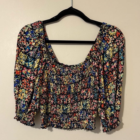 Urban Outfitters Floral Smocked Puff Sleeve Crop Size Medium - Picture 2 of 7
